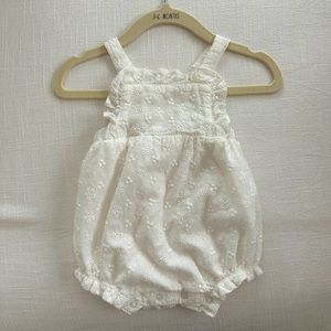 Angel Dear Eyelet White Oxford Bubble